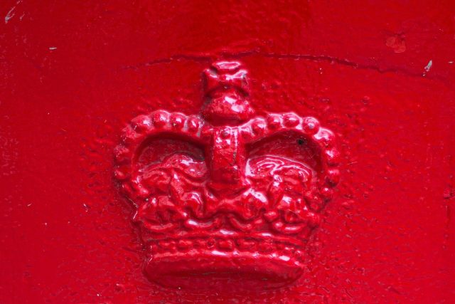 Britská královská koruna na poštovní schránce | foto: Fotobanka Unsplash
