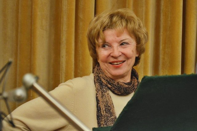 Herečka Libuše Švormová při natáčení minutové hry Dýchánek | foto: Prokop Havel,  Český rozhlas