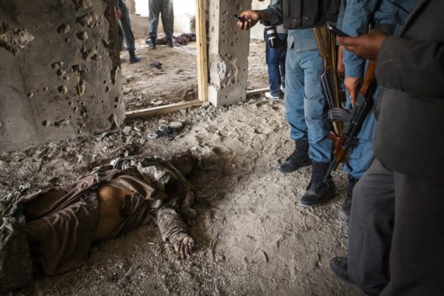 Tálibán přijde k chudému člověku,  dá mu 500 dolarů,  kterými zajistí rodinu,  a on se obětuje a stane mučedníkem,  popisuje princip sebevražedných útoků v Afghánistánu Lenka Klicperová | foto: Lenka Klicperová,  Český rozhlas