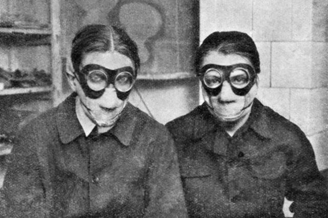 Jindřich Štyrský a Toyen během práce na díle Deka v roce 1929 | foto: Public domain,  autor neznámý
