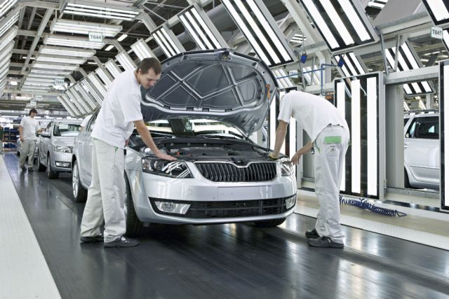 Teprve v loňském roce se Česko dostalo do desítky nejdůležitějších německých ekonomických partnerů... | foto:  Škoda Auto