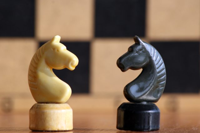 Šachy,  kontrast  (ilustrační foto) | foto: Fotobanka Pixabay