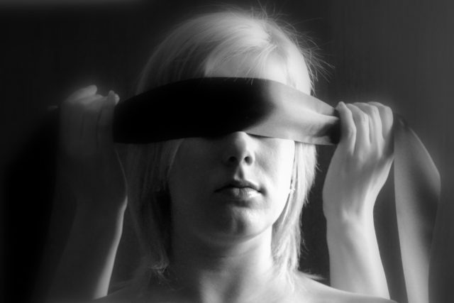 „V životě mladé slepé ženy se začaly střídat dny,  kdy se musela vypořádávat se samotou,  se dny,  kdy byla na péči o dítě zcela sama.“ | foto: CC0 Public domain,  Fotobanka Pixabay
