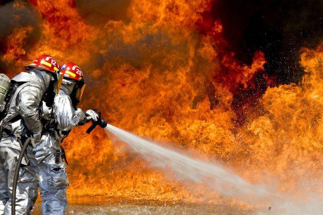 Být hasičem,  to není práce pro slabé povahy. Adept musí splnit náročné fyzické a psychické testy | foto: CC0 Public domain,  Fotobanka Pixabay