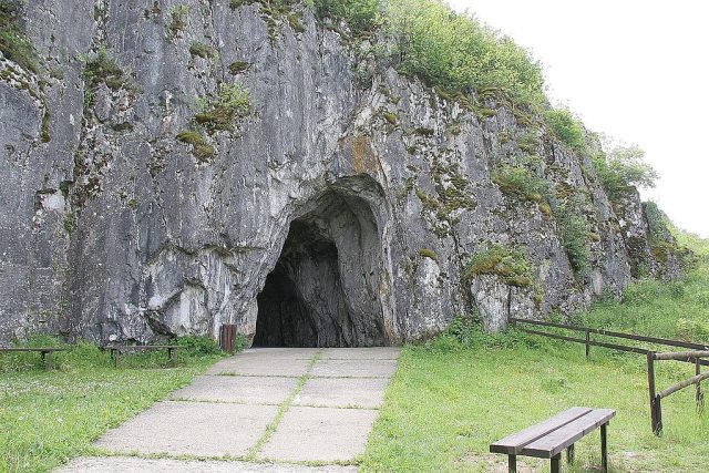 Portál jeskyně Balcarka v Moravském krasu | foto: Zdeněk Pražák,   CC BY-SA 3.0