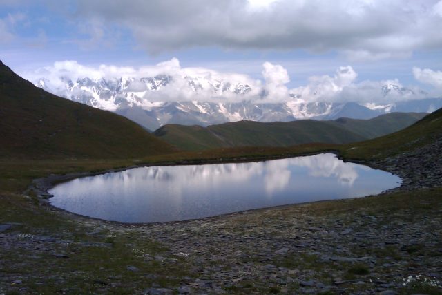 Gruzie má nedotčená jezera,  nádherné hory bez turistů | foto: Vojtěch Trčka