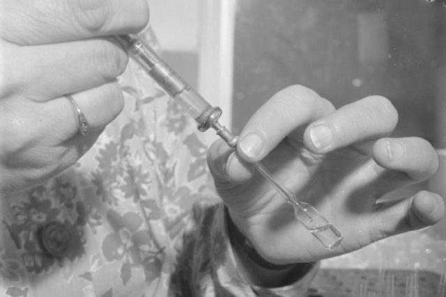 Skutečné případy zdravotníků-narkomanů z 50. let | foto: Wikimedia Commons,  Public domain,   Imperial War Museum