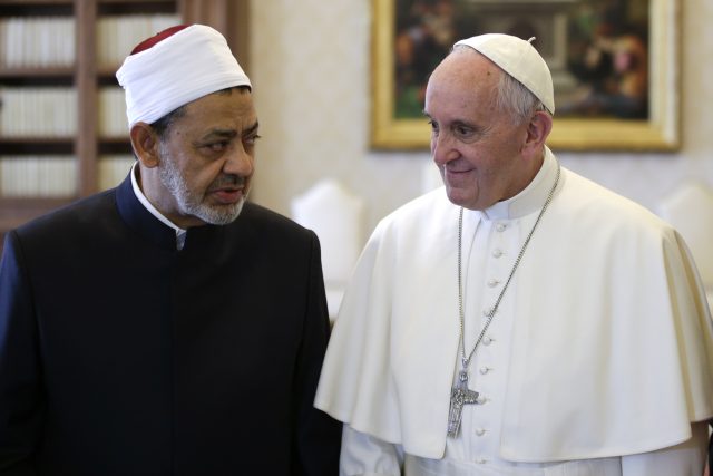 Imám Ahmad al-Tajíb navštívil papeže Františka | foto: Max Rossi