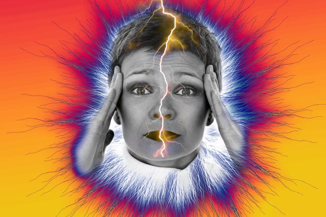 Pacienti migrénu popisují,  jako když jim permoníci tlučou tisícem kladívek v hlavě,  případně jako že se oko chystá vystřelit z hlavy | foto: CC0 Public domain,  Fotobanka Pixabay