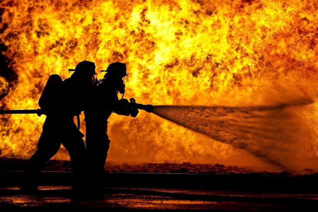 Stoprocentní nasazení a ochota riskovat vlastní život. To je důvod,  proč se hasiči těší 97% důvěře občanů. Politici jen tiše závidí. „Je to úspěch,  ale i závazek, “ říká Drahoslav Ryba | foto: Fotobanka Pixabay