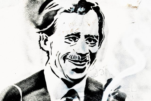 Václav Havel se svých 80 nedožil  (5. 10. 1936 ─ 18. 12. 2011). Dnes je z něj samolepka… Komu se líbí,  lepí ji všude. Komu ne,  ten ji musí strhnout. Všem ale přitom uniká její obsah | foto: Zdroj: Flickr,   CC BY-NC-SA 2.0,  Jeremy Seto