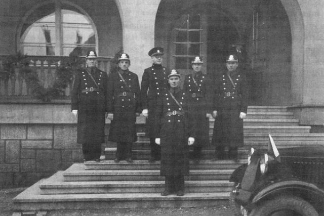 Moravští četníci ve 30. letech | foto: Wikimedia Commons,  Public domain