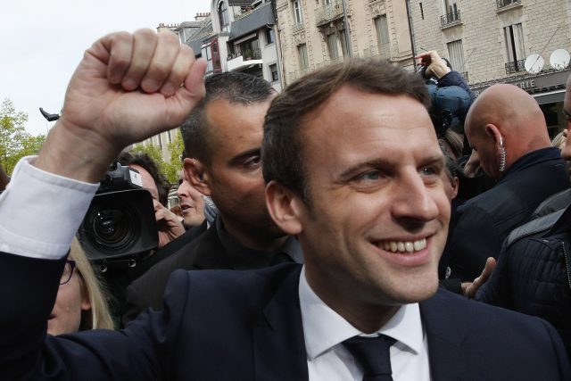 Macron čelí výtkám,  podle kterých je jeho hnutí pouze servisní organizací k jeho zvolení,  a ne samostatná a životaschopná strana nebo hnu,  říká ekonomka | foto: Christophe Ena,  ČTK