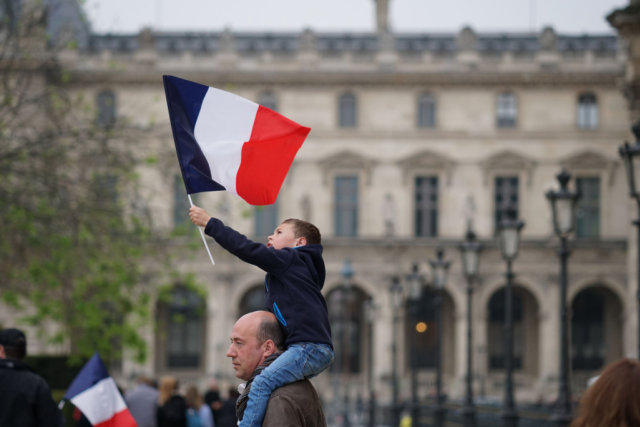 Francie je názorově rozdělena,  a to ne na poloviny ale třetiny. Prezident bude muset vynaložit velkou energii,  aby zemi uklidnil a stmelil | foto: Creative Commons Attribution-ShareAlike 2.0 Generic  (CC BY-SA 2.0),  Lorie Shaull