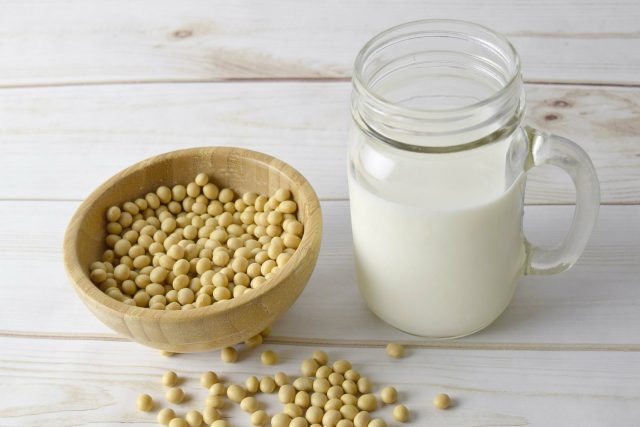 V sójovém mléku musí být minimálně 2 % sóji. Množství stanovují komoditní vyhlášky k zákonu o potravinách | foto: Pixabay,  CC0 1.0