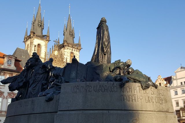 Na pomníku jsou texty z díla Husova,  Komenského a husitského chorálu | foto: Jolana Nováková,  Český rozhlas