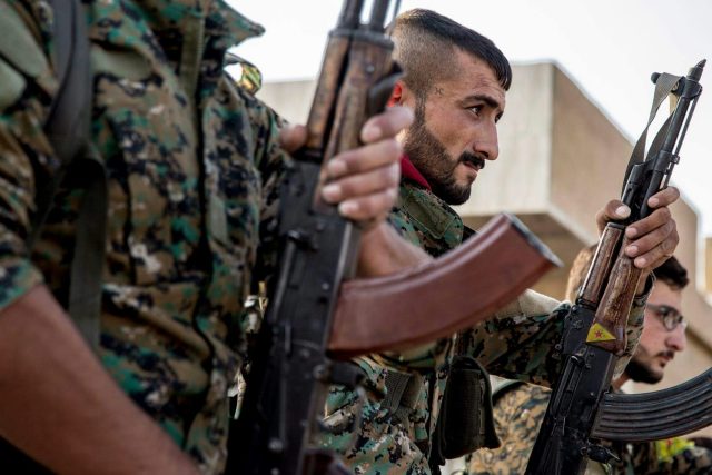Bojovníci kurdských milic YPG v Sýrii | foto:  Kurdishstruggle,   CC BY 2.0