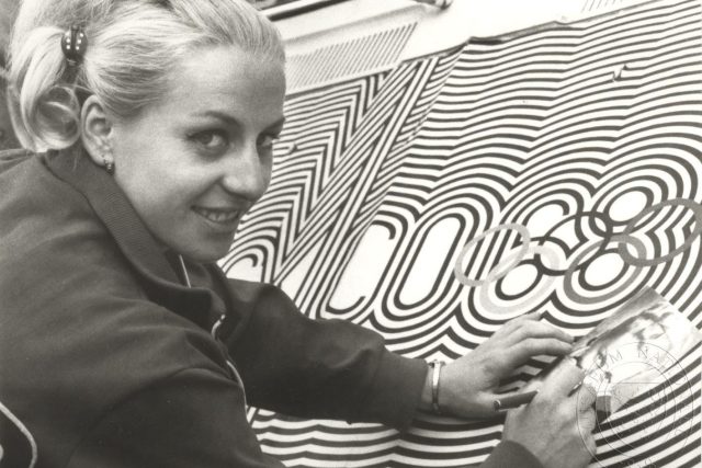 Věra Čáslavská na olympijských hrách v Mexiku  (1968) | foto: Národní muzeum,  eSbírky – kulturní dědictví on-line,  CC BY-SA 4.0