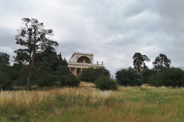 Apollonův chrám postavili Lichtenštejnové jako vyhlídkové místo | foto: Hana Ondryášová,  Český rozhlas