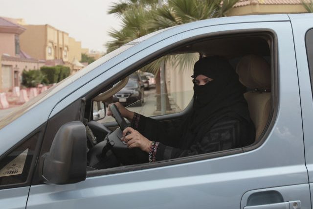 Saúdská Arábie byla poslední zemí,  kde ženy nesměly usednout za volant. To už ale neplatí. | foto: Hasan Jamali