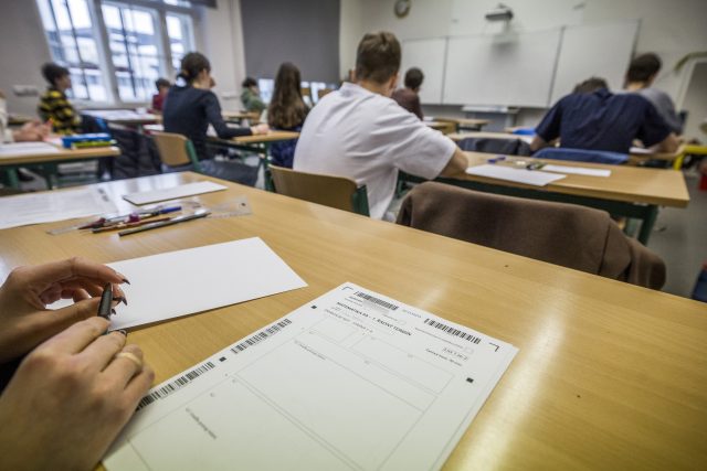 Studenti v pátek 12. 4. zasedli k přijímacím zkouškám na SŠ | foto: Petr Topič,  MAFRA / Profimedia