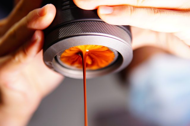Za dobrou kávou není třeba chodit do kavárny. Kvalitní nápoj dokáže připravit i domácí kávovar | foto:  waneshih,  Pixabay,  Licence Pixabay