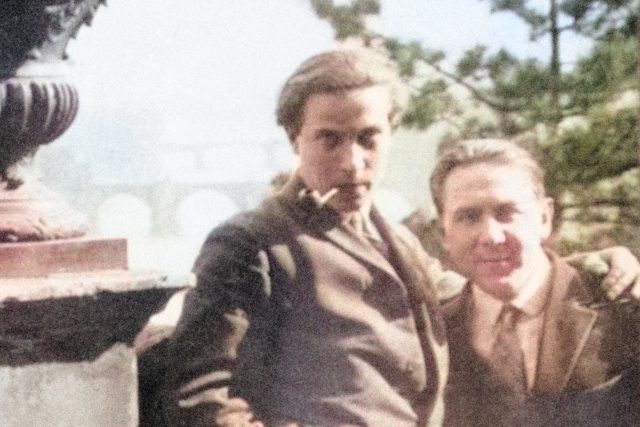 Jaroslav Seifert  (vlevo) a Vítězslav Nezval  (1923,  digitálně kolorováno) | foto: ČTK