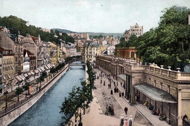 Karlovy Vary architekta Josefa Zítka na dobové pohlednici | foto: Profimedia