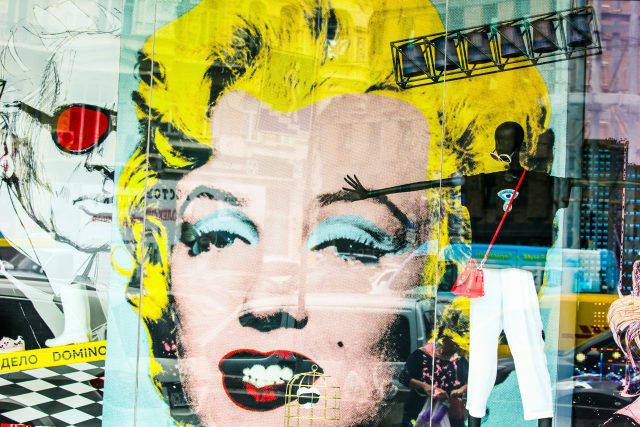 Výloha s obrazem Marilyn Monroe | foto: Shutterstock
