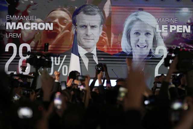 První kolo francouzských prezidentských voleb vyhrál dosavadní prezident Emmanuel Macron a Marine Le Penová | foto: Francois Mori,  ČTK/AP