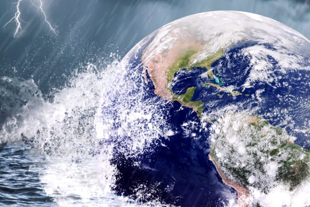 Zaplavená Země  (ilustrační foto) | foto: Shutterstock  (foto Země: NASA)