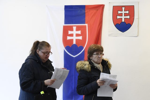 Od Slováků Čechy podle Stehlíka odlišuje větší míra uzavřenosti,  konzervatismu a zároveň nacionalismu,  která platí zejména pro voličstvo vládní koalice | foto: Profimedia