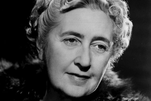 Agatha Christie úplně jiné životní radosti než Hercul Poirot: milovala zahrádku,  pletení a šálek čaje | foto: Profimedia