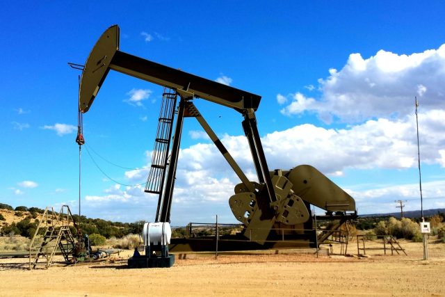 „Země,  které v současné době ovládají ropné zdroje,  se přirozeně chtějí přiživit na ekonomickém růstu, &quot; říká ekonom Richard Hindls. | foto: Fotobanka Pixabay,  CC0 1.0