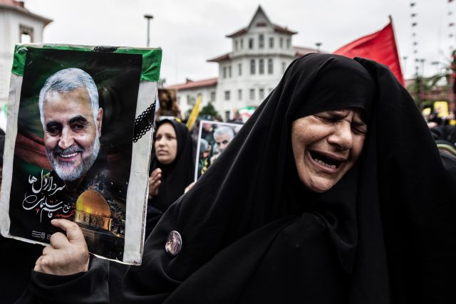 protesty po smrti íránského generála Kásema Solejmáního  (Protest against the killing of Iran General Qasem Soleimani,  Rasht,  Iran - 09 Jan 2020)  | foto: Fotobanka Profimedia