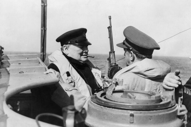 Winston Churchill a sir Alan Brooke na lodi směřující k francouzskému pobřeží | foto: Profimedia