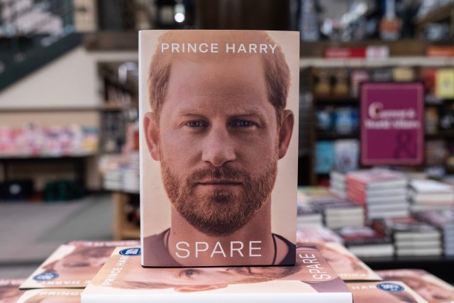 Spare  (Náhradník). Autobiografie prince Harryho | foto: lev radin,  Shutterstock