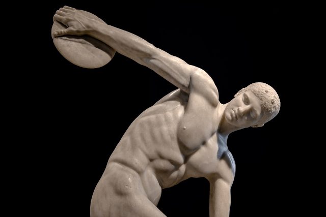 Diskobolos. Autorem jedné z nejslavnějších antických soch je starořecký sochař Myrón. Bronzový originál z 5. století př. Kr. se nedochoval,  dílo je známo z řady pozdějších kopií | foto: Fotobanka Pixabay,  CC0 1.0