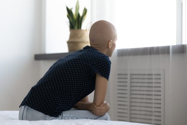 rakovina,  onemocnění,  dívka s rakovinou,  bez vlasů | foto: Shutterstock