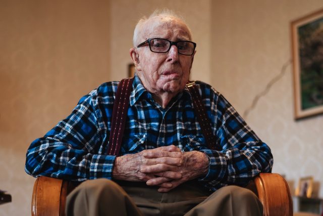 Starý muž | foto: Roland Kay Smith,  Fotobanka Unsplash