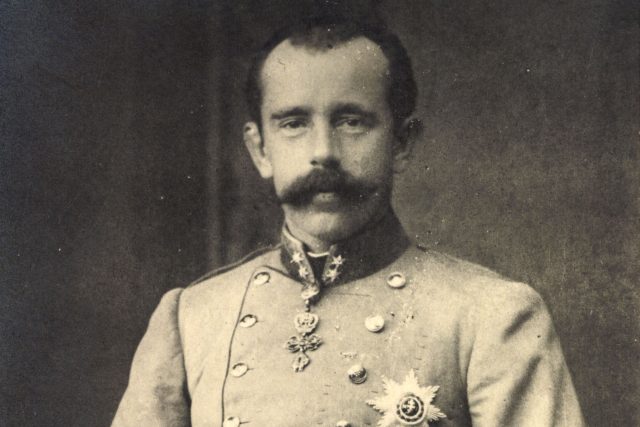 Korunní princ Rudolf ve vojenské unifromě | foto: akg-images / Profimedia