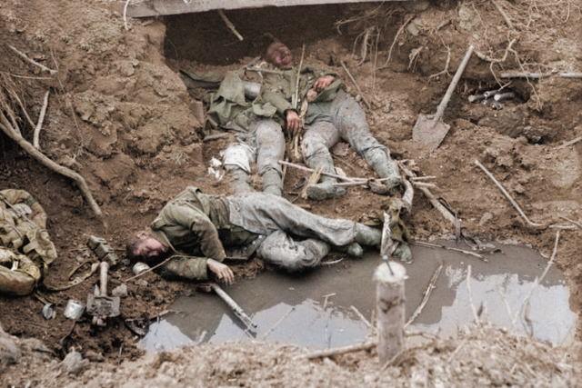 Padlí vojáci z východní fronty 1. světové války | foto:  Cassowary Colorizations,  Flickr,  CC BY 2.0