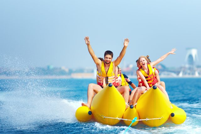 I jízdu na banánové lodi považují pojišťovny za rizikový sport | foto: Shutterstock