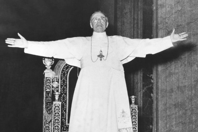 Papež Pius XII. v roce 1951 | foto: Profimedia
