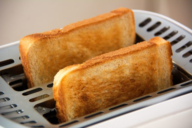 Topinky,  topinkovač,  toastový chleba,  snídaně | foto: Fotobanka Pixabay,  CC0 1.0