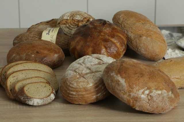 Nabídka chlebů na českém trhu je více než pestrá. Spotřebitelský test ukázal,  že většina z nich je kvalitních. | foto: archiv Jana Tuny