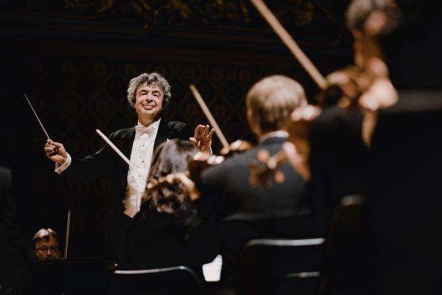 Semjon Byčkov a Česká filharmonie | foto: Marco Borggreve