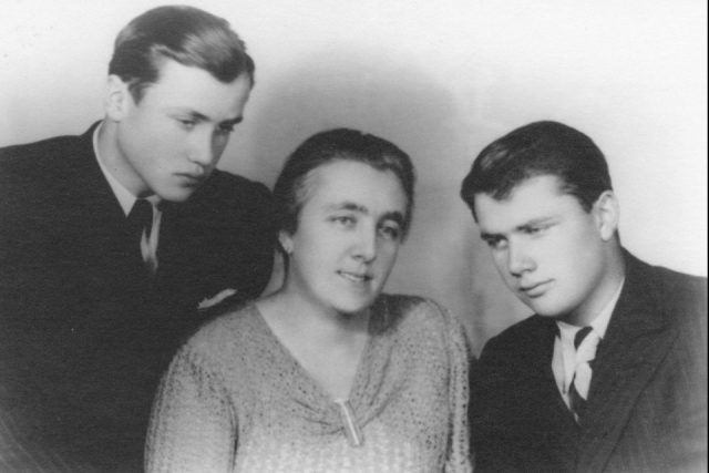 Vlastimil,  Marie a Miroslav Moravcovi | foto: Wikimedia Commons,  Archiv Jaroslava Čvančary  (7174886),  CC0 1.0
