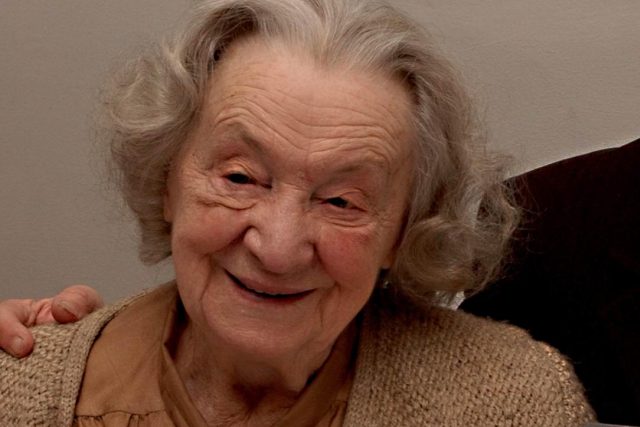 Josefína Napravilová si v 95 letech v Lidicích u Kladna převzala čestné občanství | foto: Profimedia