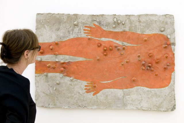 Eva Kmentová: Postava na trávě nebo já  (1971) | foto: Kateřina Šulová,  ČTK